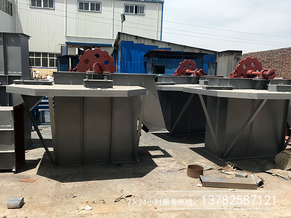 斗提机选型过大导致斗不满，过小堆料